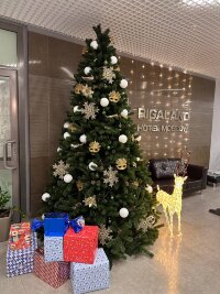 Искусственная ель CRYSTAL TREES Питерскакя зеленая 210 см   