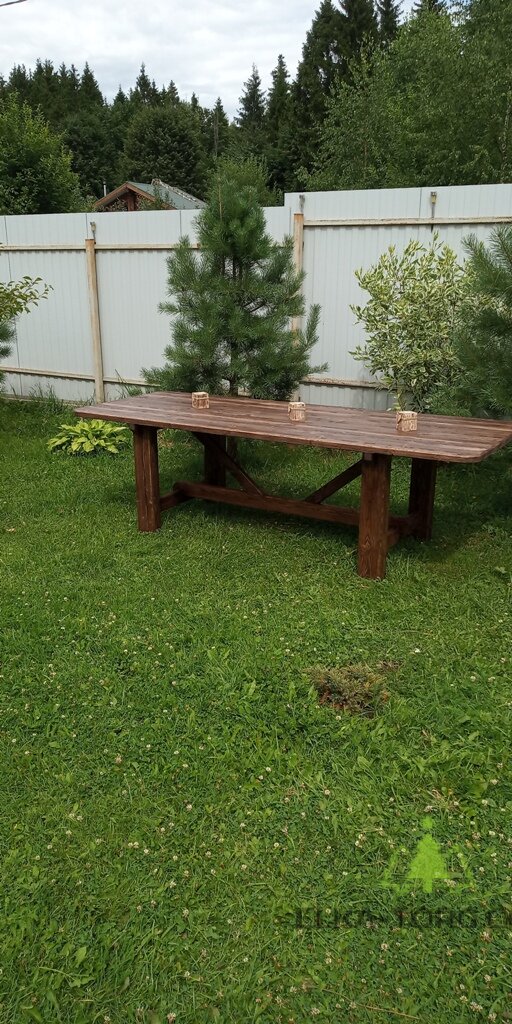 Стол из массива дерева 2500*94*75 см. 